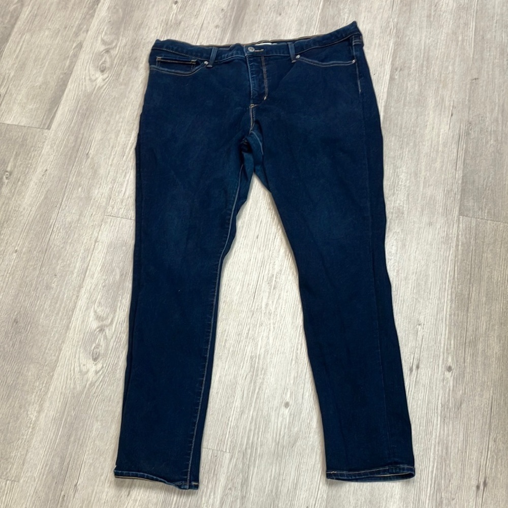Levis Premium Shaping Skinny Jeans Size: W34 L32